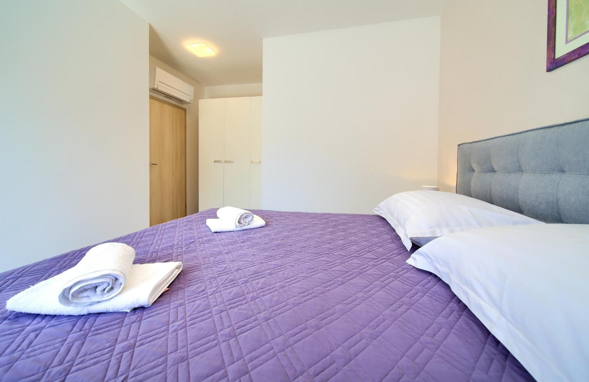 Apartments Paola & Karla With Pool Krk Town Room photo